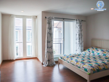 *****ทาวน์โฮมมือสองย่านกรุงเทพฯ ม.บ้านกลางเมือง สาทร-ตากสิน2 หลังมุม เนื้อที่กว้าง 23.20 ตร.ว. ฟังก์ชัน 3 ห้องนอน 3 ห้องน้ำ ที่จอดรถ 2 คัน แถมฟรี! เครื่องปรับอากาศ 4 เครื่อง บนทำเลแห่งการเดินทาง ใกล้รถไฟฟ้าสายสีเขียวเข้ม "สถานีวุฒากาศ" เชื่อมต่อถนนกัลปพฤกษ์ และถนนราชพฤกษ์